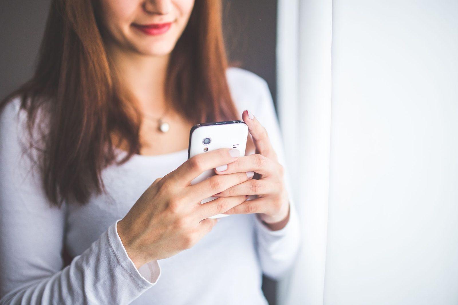 D'où vient ce SMS ? Décoder un numéro court, un expéditeur alphanumérique ou un +33 inconnu